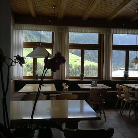Gasthaus Weisskugel Hotell Malles Venosta Exteriör bild